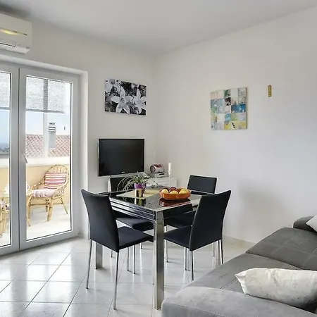 Apartment Mirna