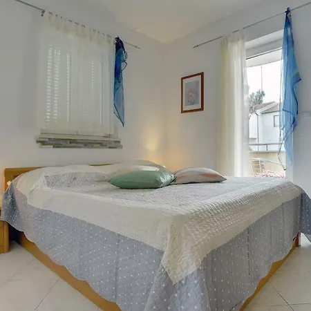 Mirna Apartment *